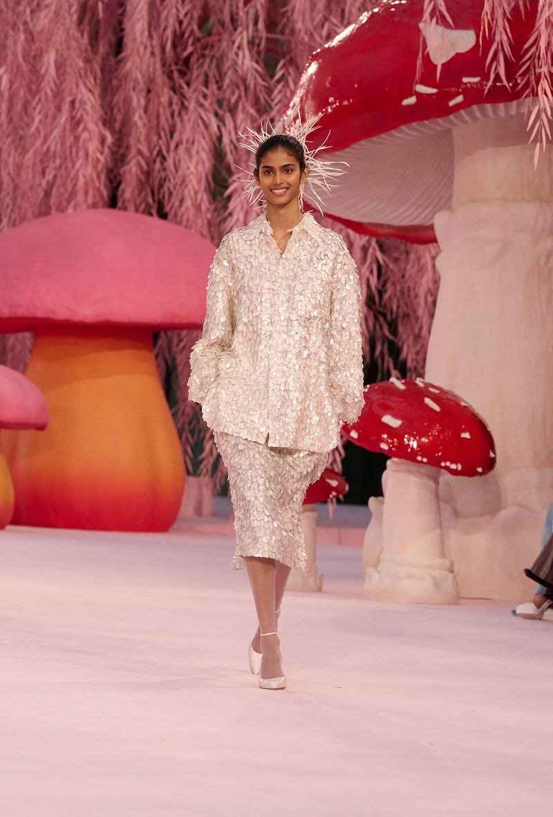 Matthieu Blazy s prvo Haute Couture kolekcijo za Chanel odpira novo poglavje Hiše