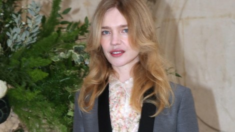 Dior postregel z zvezdniško prvo vrsto in videzi, ki so obračali poglede