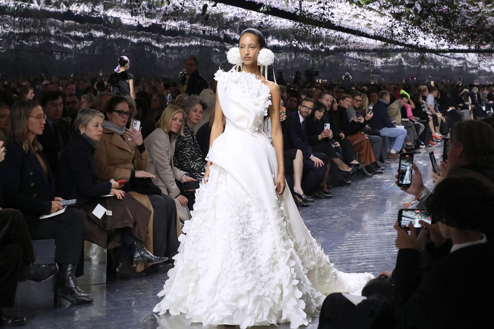 Dior v znamenju prve haute couture kolekcije Jonathana Andersona