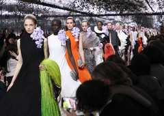 Dior v znamenju prve haute couture kolekcije Jonathana Andersona