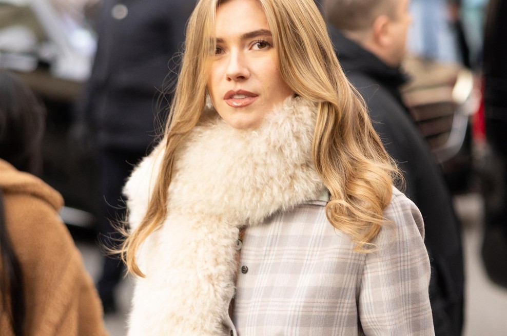 Preprost trik s šalom, ki bo polepšal vsako zimsko opravo (foto: Profimedia)