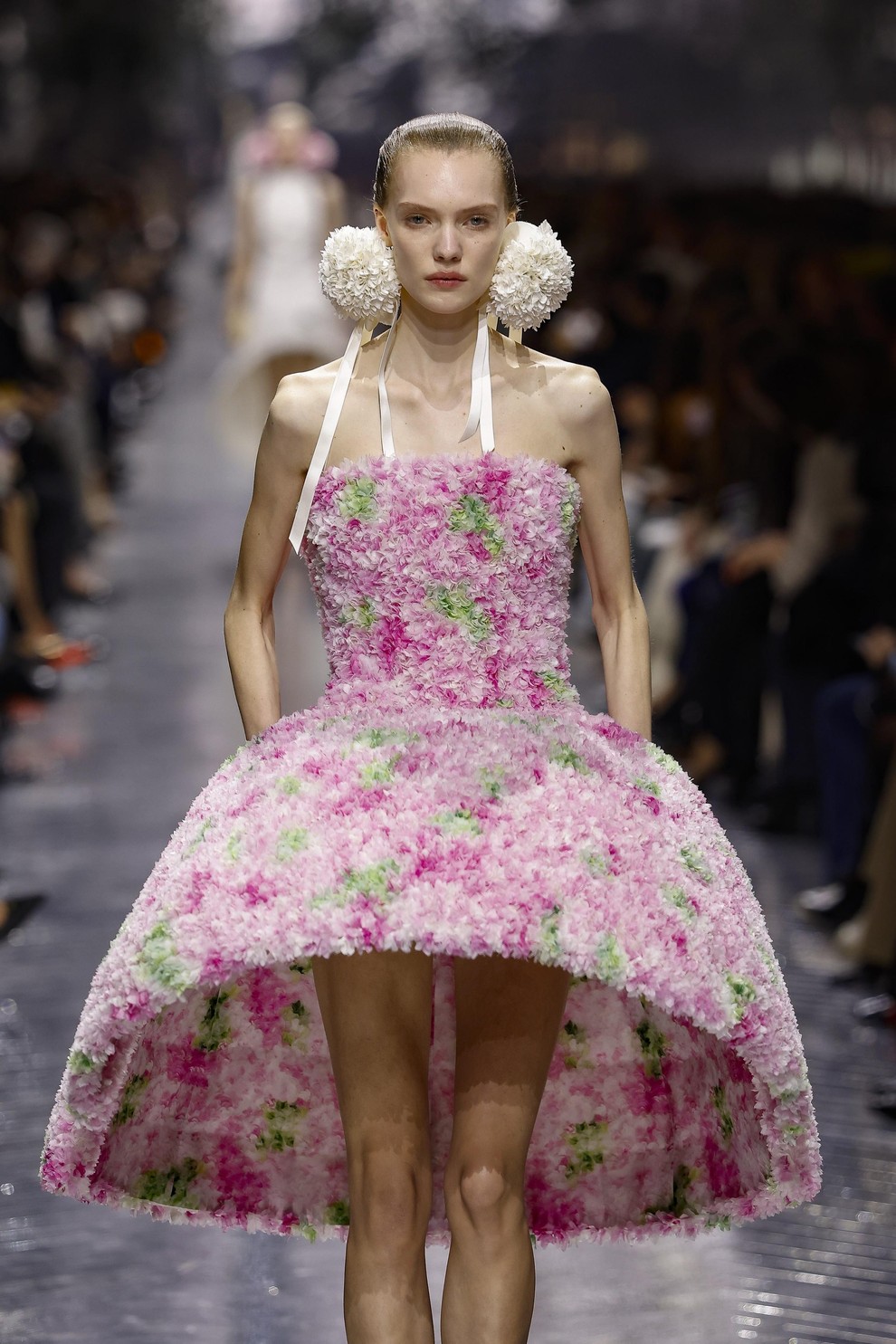 Jonathan Anderson nas je v svojem težko pričakovanem debitantskem haute couture šovu za modno hišo Dior navdušil tudi s premišljenimi …