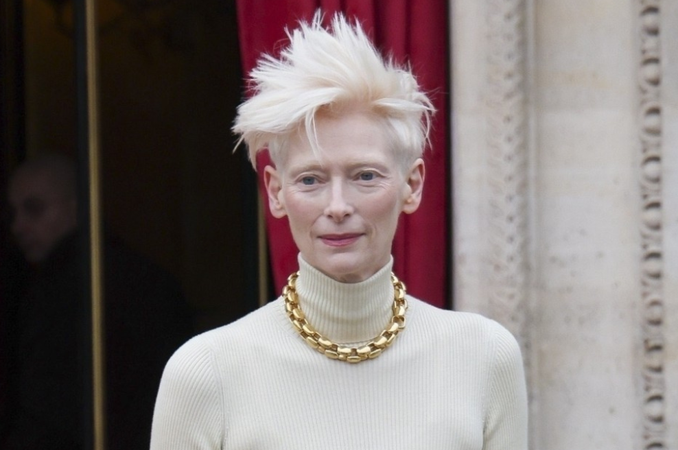 Videz, ki presega trende: brezčasna eleganca slavne igralke (foto: Profimedia)