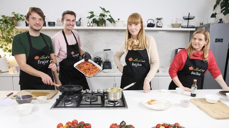 VIDEO: Kako nam je na Elle uspelo pripraviti pravo poslastico po receptu kulinaričnih vplivnežev (in se pri tem noro zabavati!)