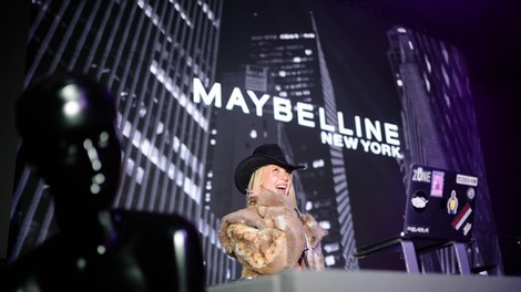 Utrip New Yorka v Beogradu: lepotna zabava leta predstavila najnovejšo inovacijo Maybelline NY