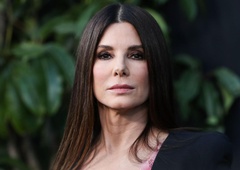 Sandra Bullock dobro ve, kaj je treba obuti: vsi so navdušeni nad udobjem, ki si ga je brez pomisleka privoščila
