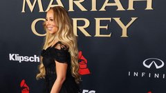 Mariah Carey črna obleka prosojna obleka