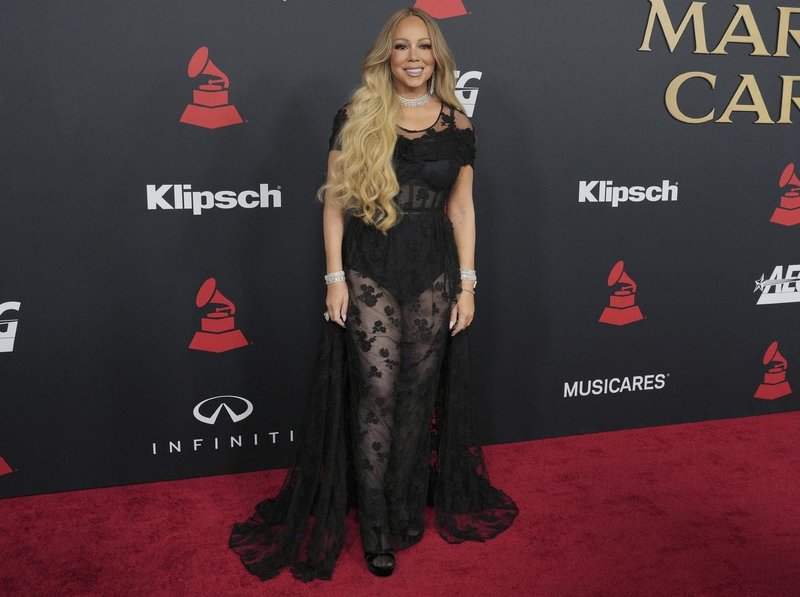 Mariah Carey črna obleka prosojna obleka