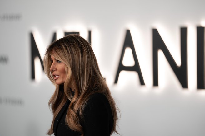 Melania Trump za premiero svojega dokumentarnega filma oblekla enega najbolj trendnih kosov sezone