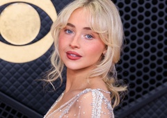 Nebeška obleka Grammyjev 2026: Sabrina Carpenter v unikatni Valentino kreaciji