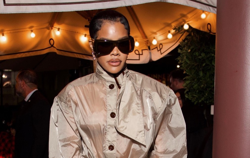 Največje zvezde glasbene industrije so sinoči zablestele v vsej svoji glamuroznosti, ko so prispele na podelitev Grammyjev 2026 v oblekah …