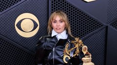 Miley Cyrus grammy rdeča preproga
