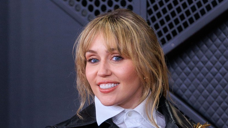 Miley Cyrus grammy rdeča preproga