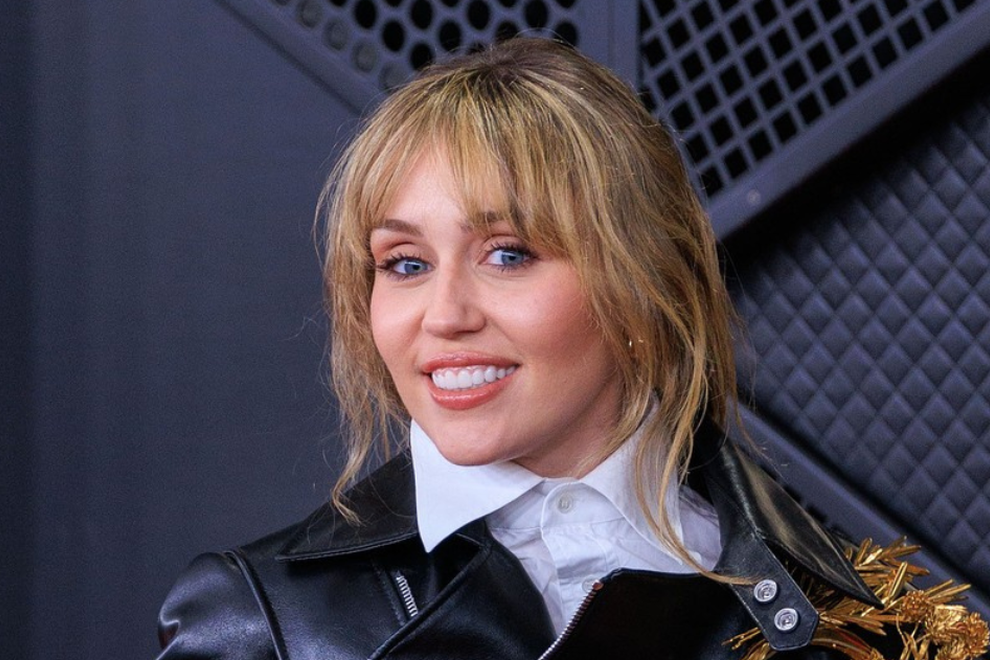 Miley Cyrus grammy rdeča preproga