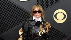 Miley Cyrus grammy rdeča preproga