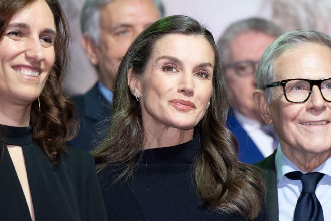 španska kraljica Letizia Ortiz črna obleka