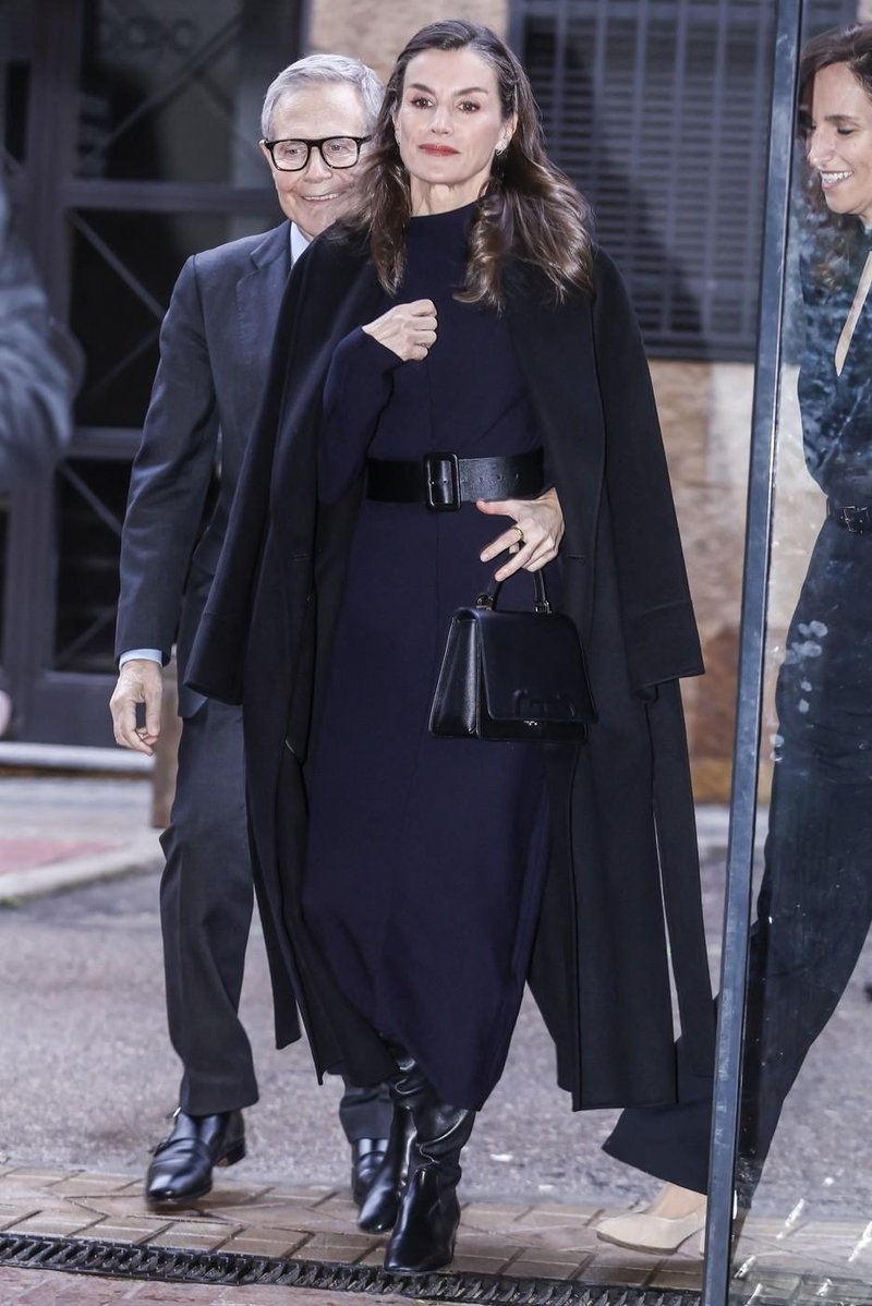 španska kraljica Letizia Ortiz črna obleka