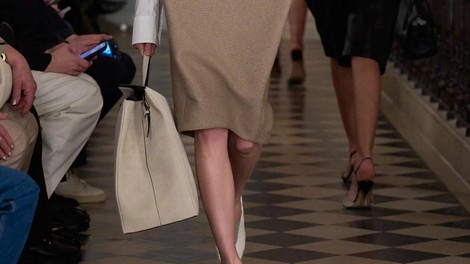 Babica je nova muza: Jacquemus ima novo 'it' torbico z osebnim podpisom