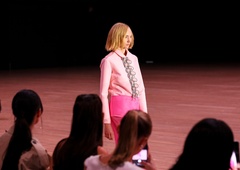 Marc Jacobs z "grenko-sladko" kolekcijo odprl teden mode v New Yorku