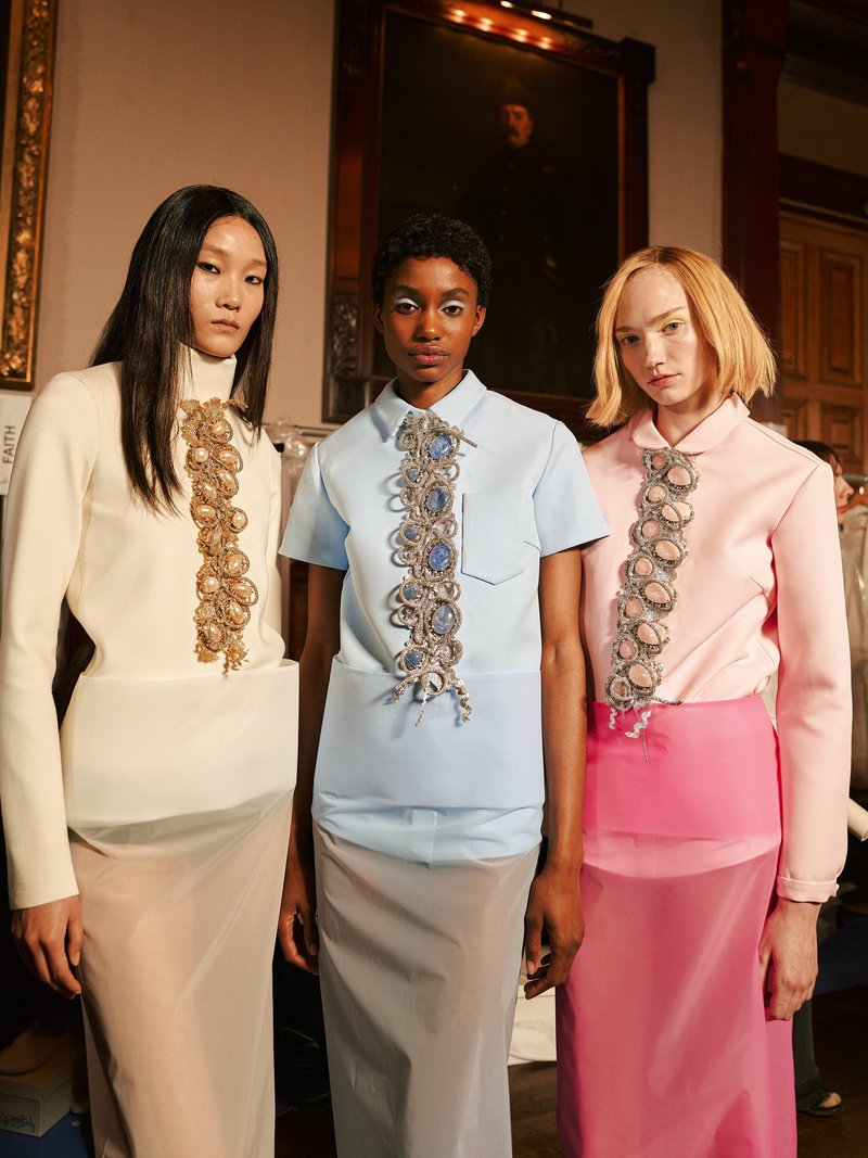 Marc Jacobs z "grenko-sladko" kolekcijo odprl teden mode v New Yorku