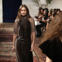 Podeželski glamur po receptu Ralpha Laurena: oglejte si kolekcijo za jesen in zimo 2026/2027