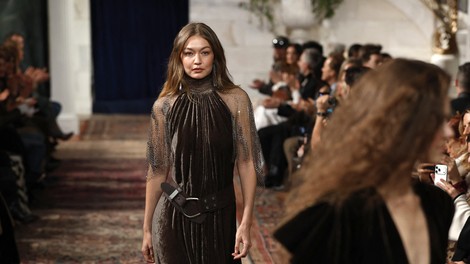 Podeželski glamur po receptu Ralpha Laurena: oglejte si kolekcijo za jesen in zimo 2026/2027