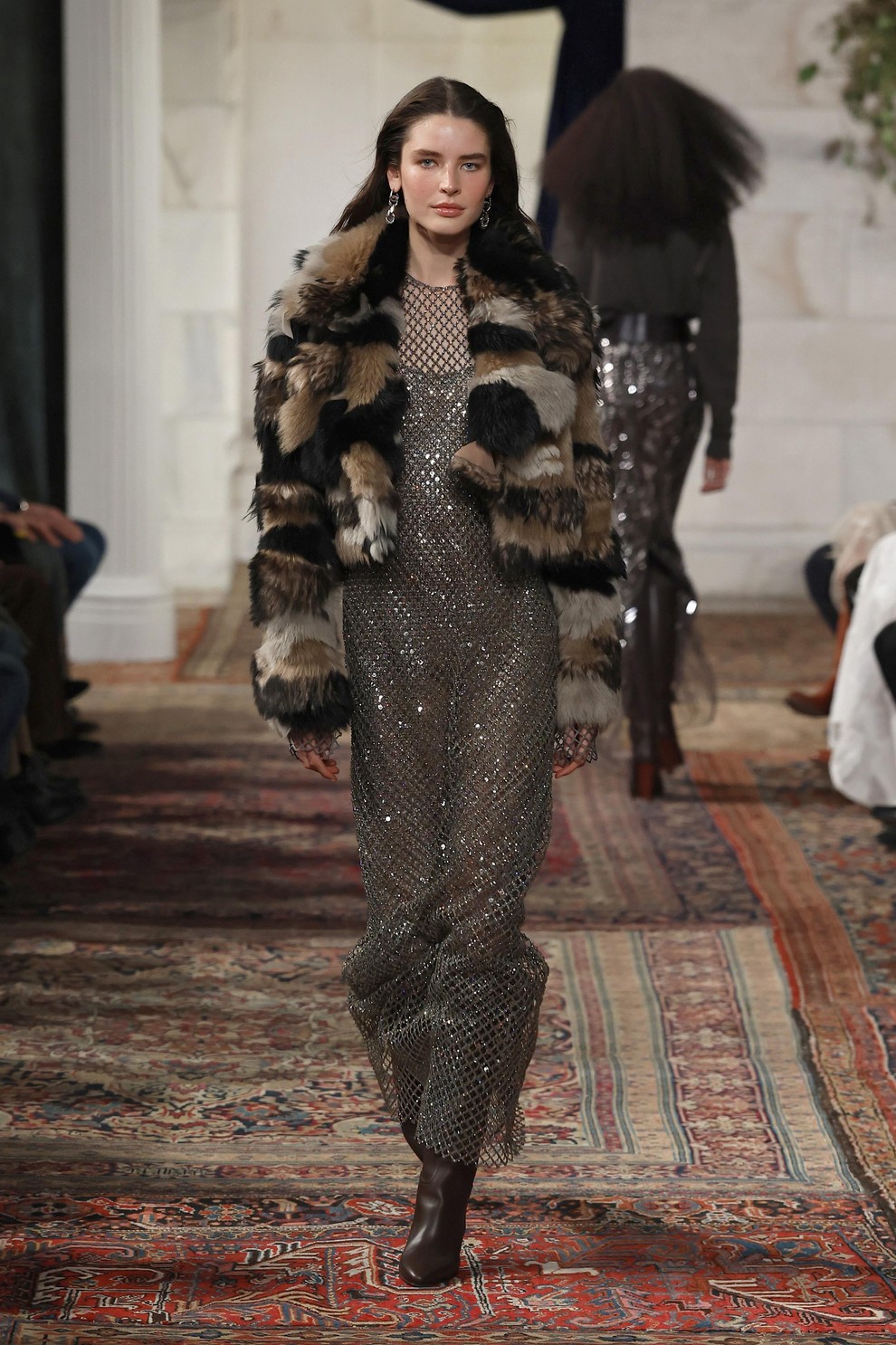 Podeželski glamur po receptu Ralpha Laurena: oglejte si kolekcijo za jesen in zimo 2026/2027