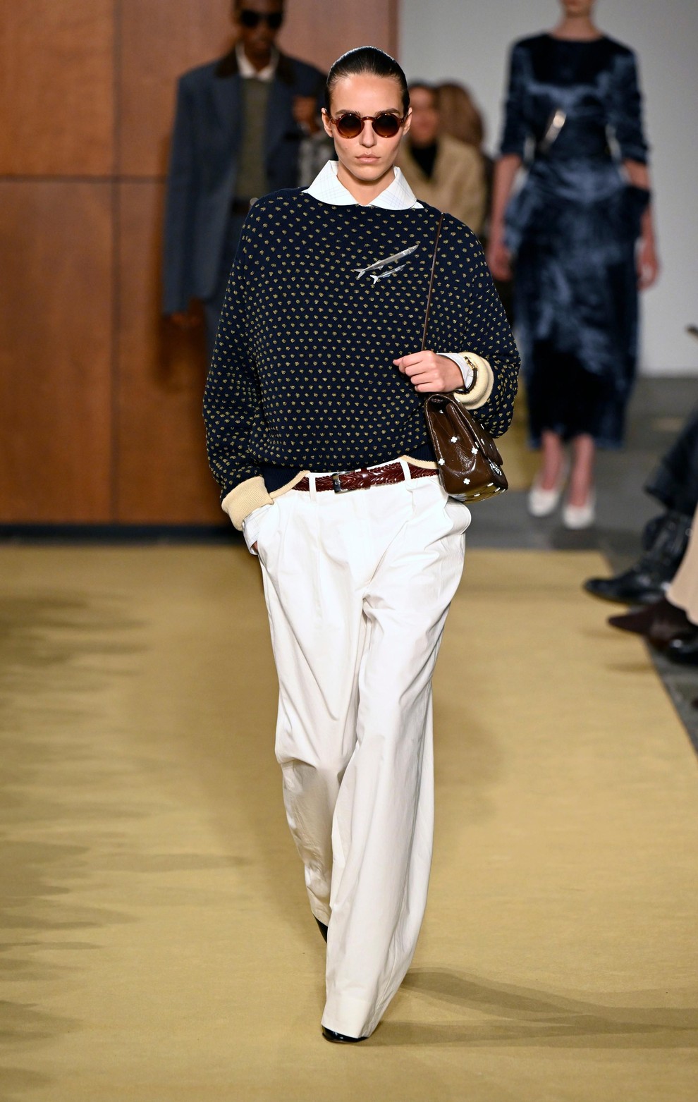 Očetove žametne hlače in nova klasika: Tory Burch za jesen in zimo 2026/27