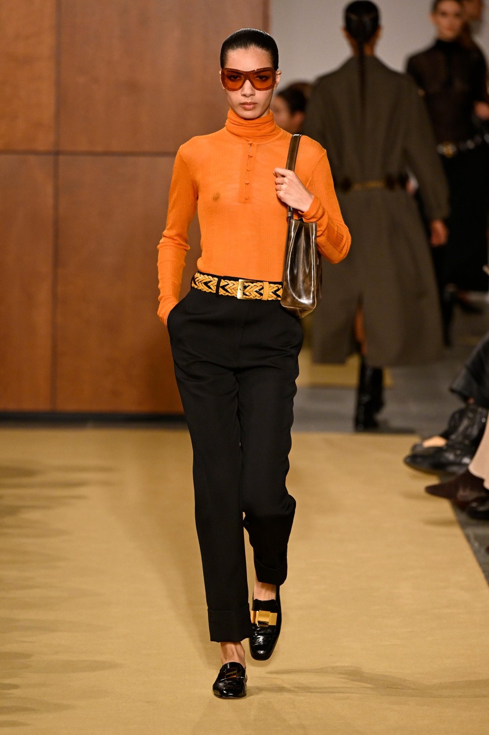 Očetove žametne hlače in nova klasika: Tory Burch za jesen in zimo 2026/27