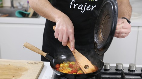 VIDEO: V LUŠTni kuhariji smo se lotili še enega recepta priljubljenih kulinaričnih vplivnežev (ponosni smo na ta slastni rezultat!)