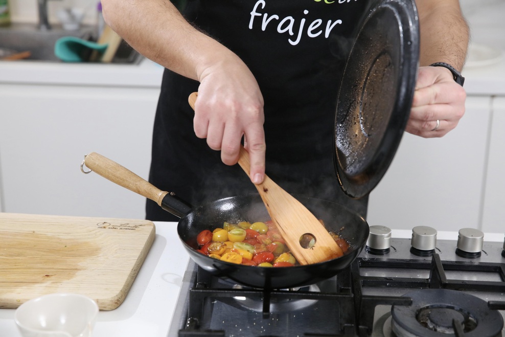 VIDEO: V LUŠTni kuhariji smo se lotili še enega recepta priljubljenih kulinaričnih vplivnežev (ponosni smo na ta slastni rezultat!) (foto: Elle)
