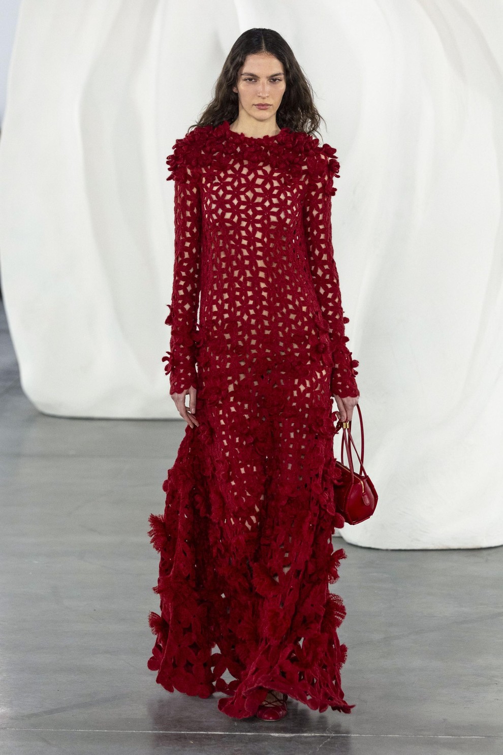 Ulla Johnson predstavlja eklektično kolekcijo tekstur, barv in boemske elegance