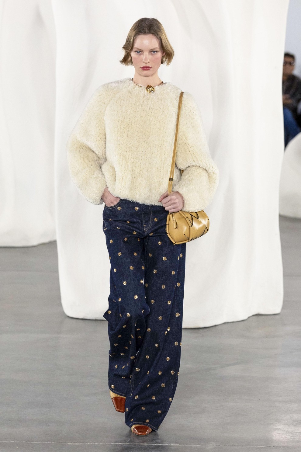 Ulla Johnson predstavlja eklektično kolekcijo tekstur, barv in boemske elegance