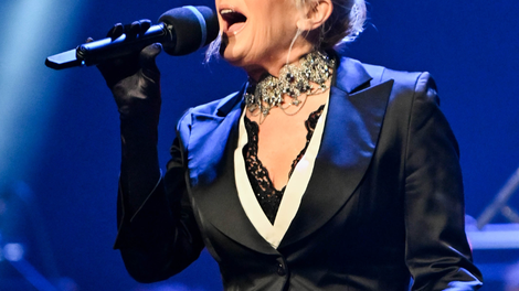 Alenka Godec obleka Maja Štamol koncert Elda Viler