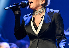 Znana slovenska pevka navdušila v 14 let stari obleki: "Po vseh letih mi je na srečo spet prav"