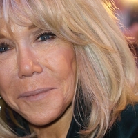 Eleganca brez napake: modna izbira Brigitte Macron, ki je pritegnila vse poglede