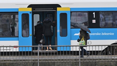 vlak slovenske železnice