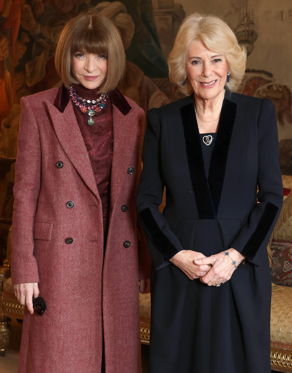 Angleška kraljica in kraljica mode sta bili fotografirani skupaj na ikoničnem srečanju dveh vplivnih umov, ko je kraljica Camilla v …