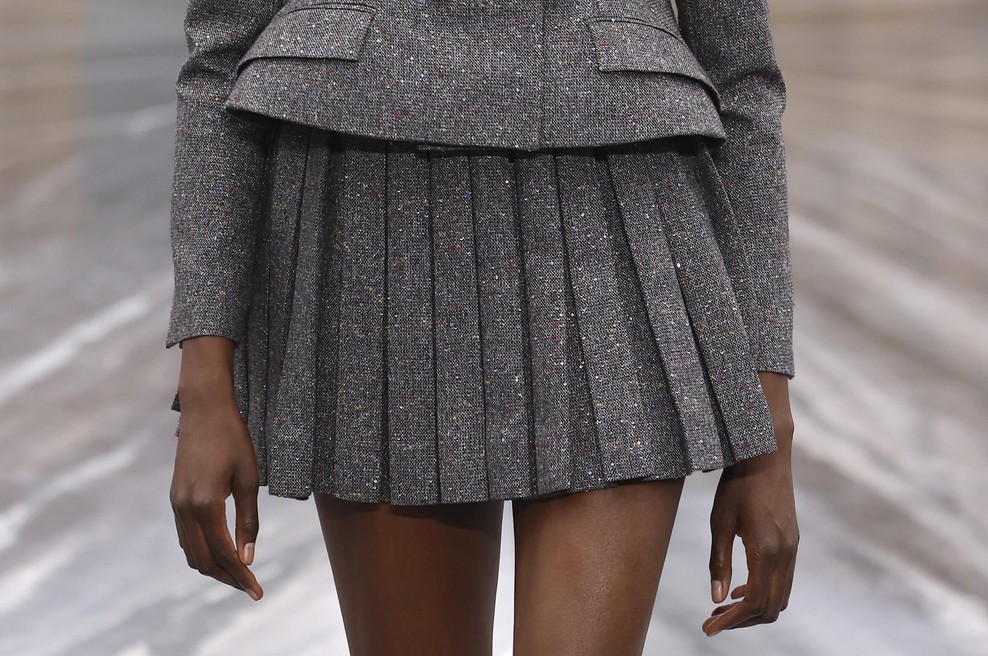 Plisiran mini krila so ponovno v središču pozornosti (foto: Profimedia)