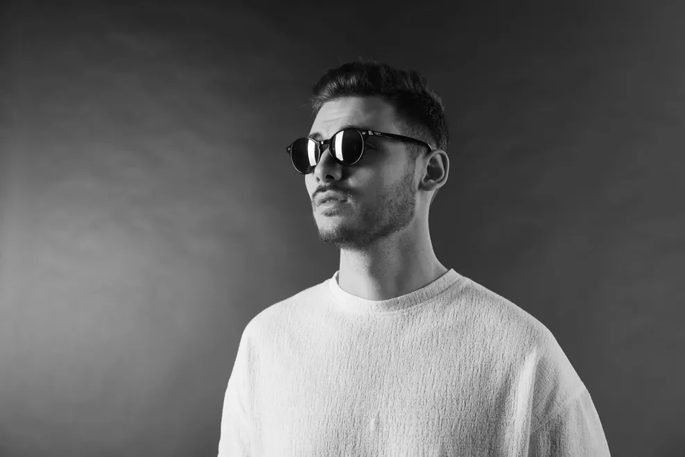 Ta slovenski DJ s kultnim Sony Records izdal novo uspešnico – že pred uradnim izidom je prejela 2 milijona ogledov! (vrtimo si jo na replay) (foto: Promocijsko gradivo)