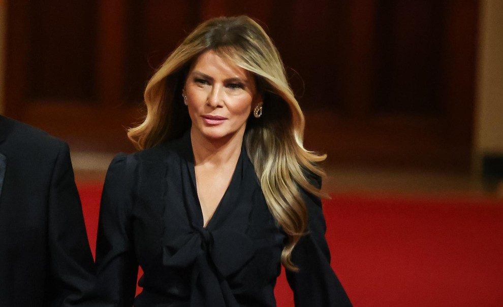 Melania Trump je s svojo izbiro tokrat pokazala, kako z lahkoto uravnoveša klasično eleganco in sodoben glamur. Izbrala je namreč …