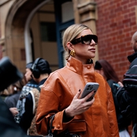 Edina jakna, ki jo potrebujete za pomlad 2026: silhueta, ki pristaja vsem