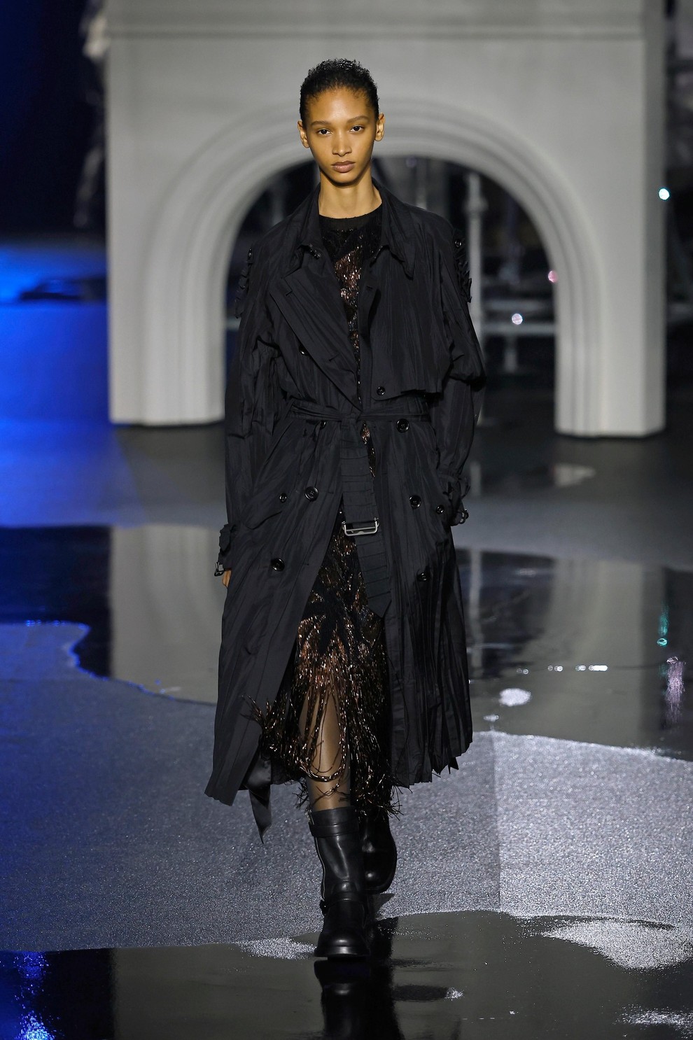 Trenč plašč na 100 in 1 način: dekonstrukcija britanske klasike