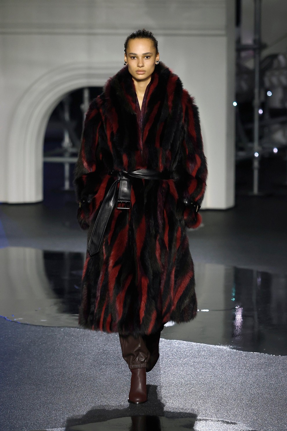 Trenč plašč na 100 in 1 način: dekonstrukcija britanske klasike