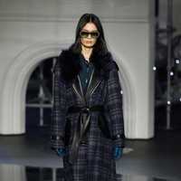 Trenč plašč na 100 in 1 način: dekonstrukcija britanske klasike