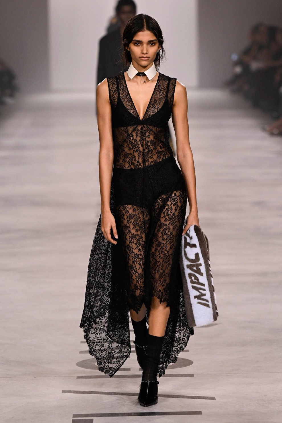 Debitantska kolekcija Marie Grazie Chiuri za Fendi: "Manj jaz, več mi"