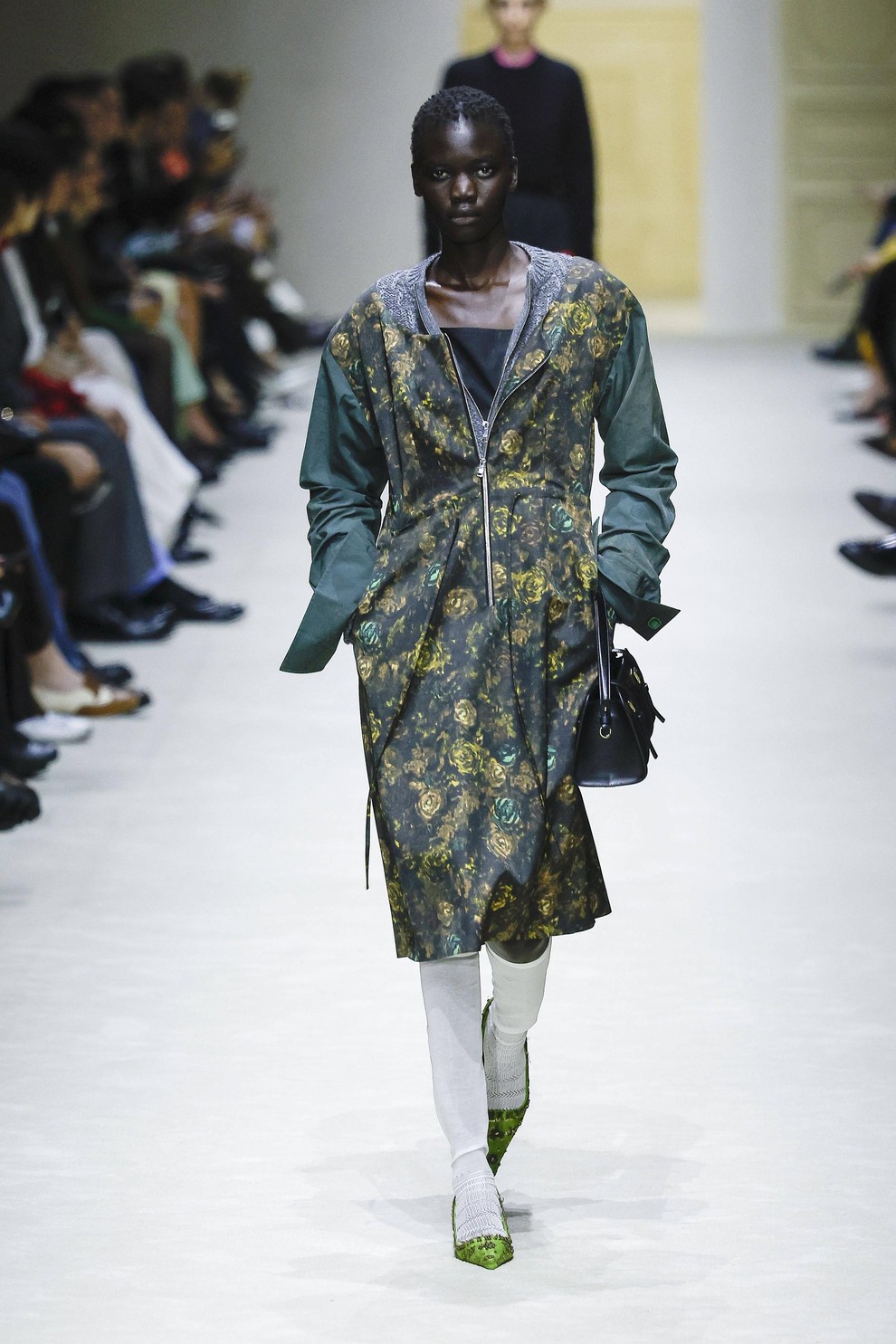 Prada: Kako z nekaj ključnimi kosi ustvariti nešteto sodobnih kombinacij?