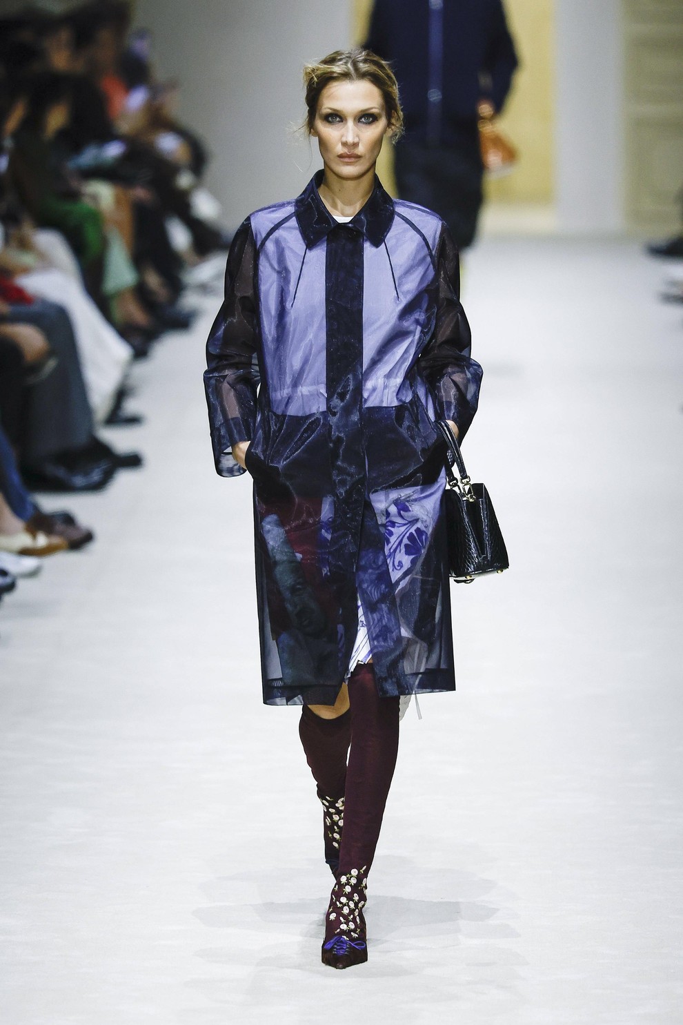 Miuccia Prada in Raf Simons sta tokrat opustila klasične sezonske modne zapovedi in se osredotočila na nekaj veliko bolj življenjskega …