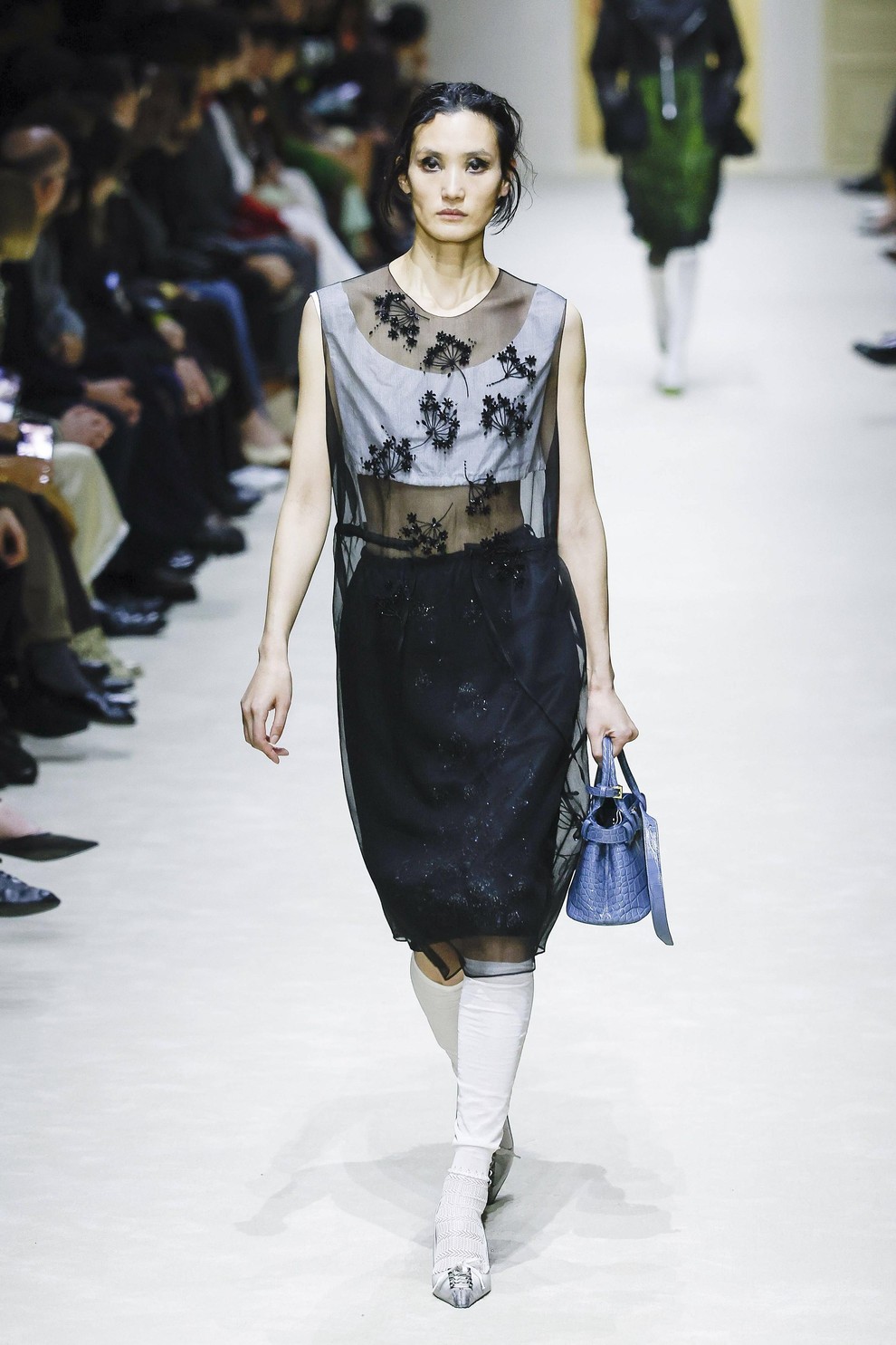 Prada: Kako z nekaj ključnimi kosi ustvariti nešteto sodobnih kombinacij?