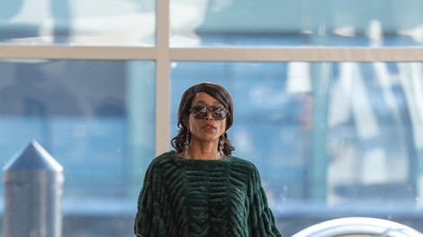 MAHOGANI COLLECTIONS with VELENCI Glasses